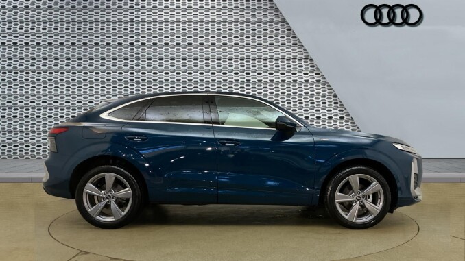 Audi Q3 1.5 TFSI S Line 5dr S Tronic Petrol Estate - Image 4